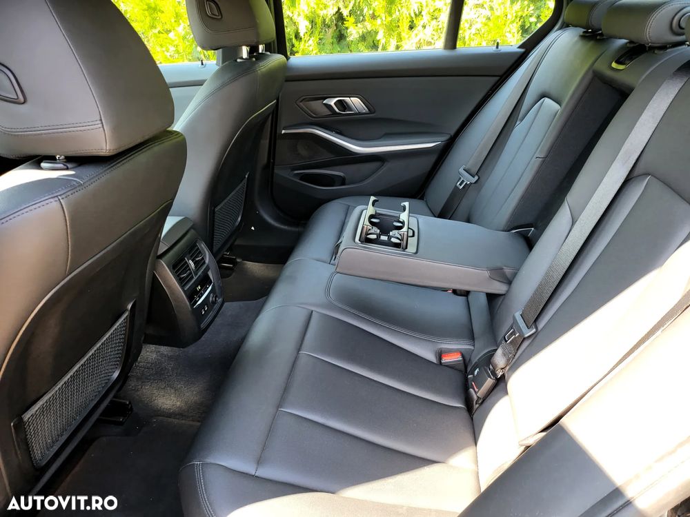 BMW Seria 3 318d AT MHEV - 13