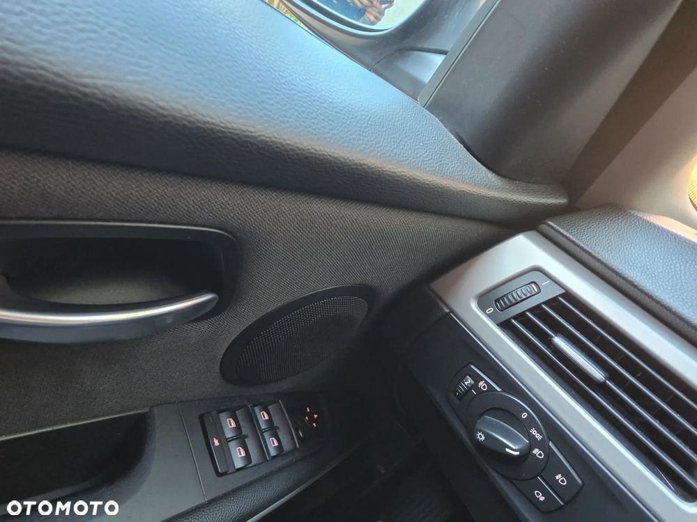 BMW Seria 3 320i - 12
