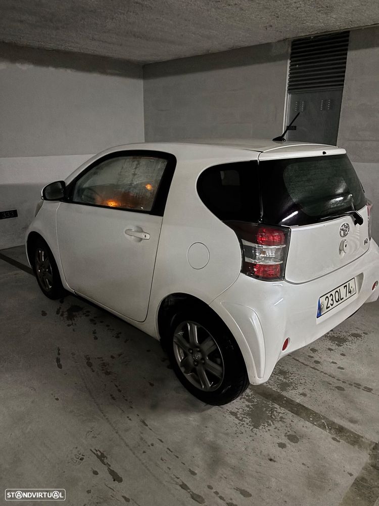 Toyota iQ - 9