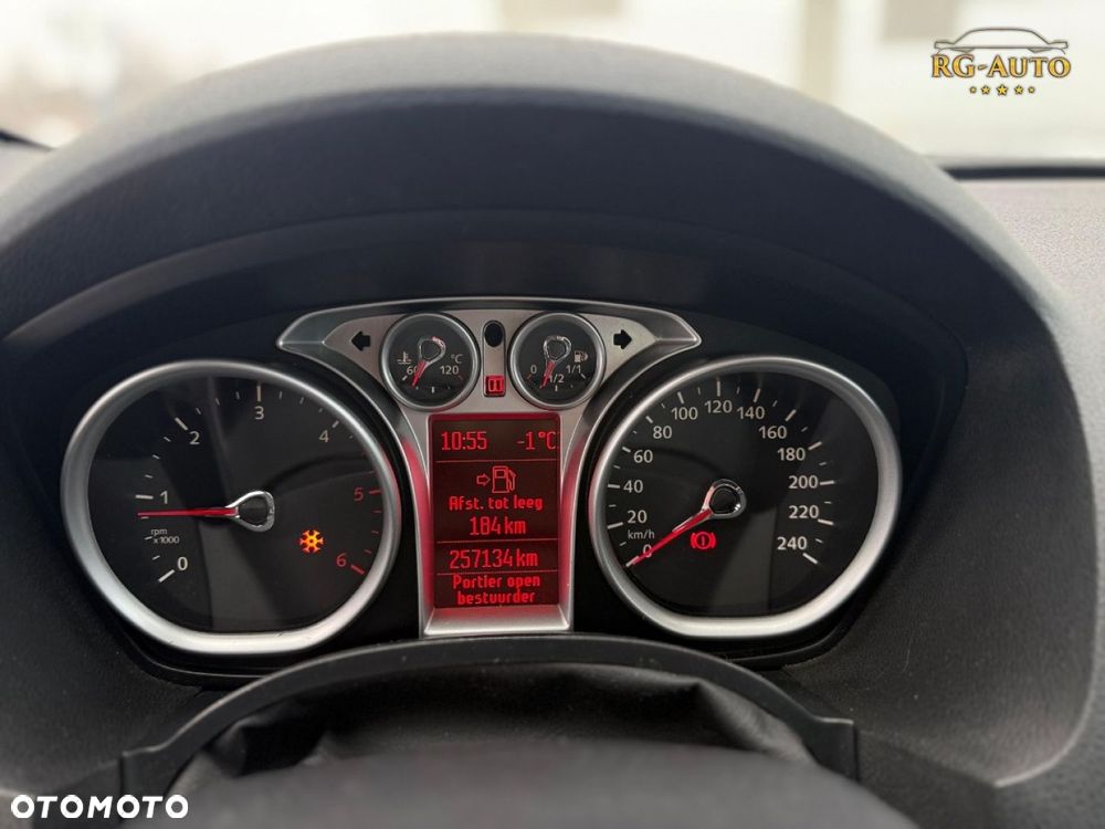 Ford Kuga - 27