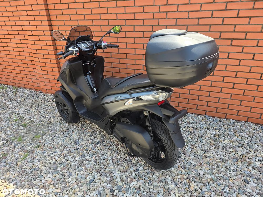 Piaggio MP-3 - 12