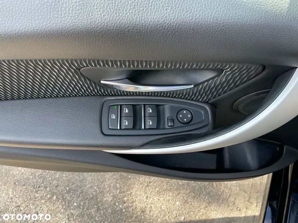 BMW Seria 3 318d Sport Line Shadow - 21