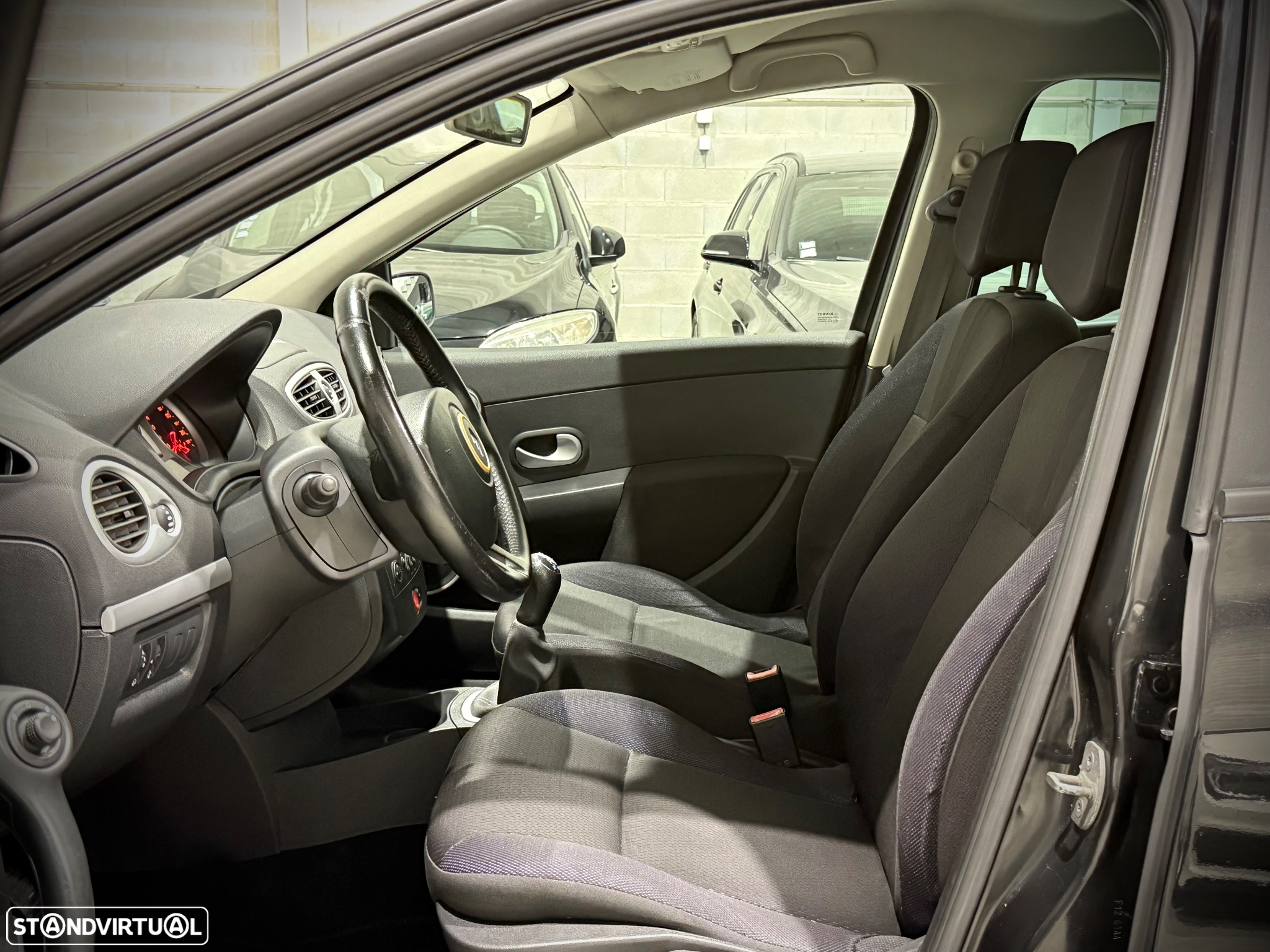 Renault Clio 1.5 dCi Dynamique S - 8