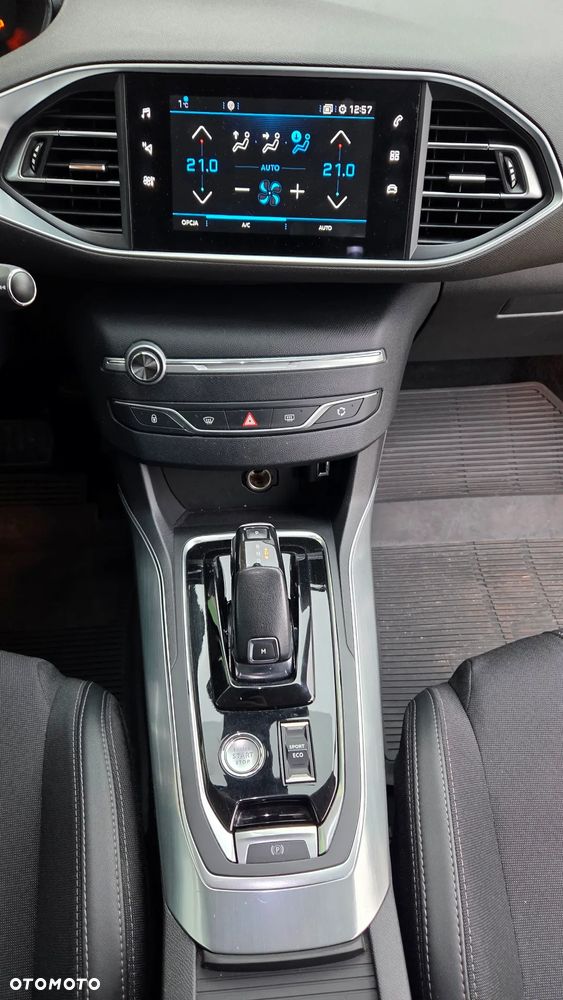 Peugeot 308 1.5 BlueHDi Allure Pack S&S EAT8 - 19