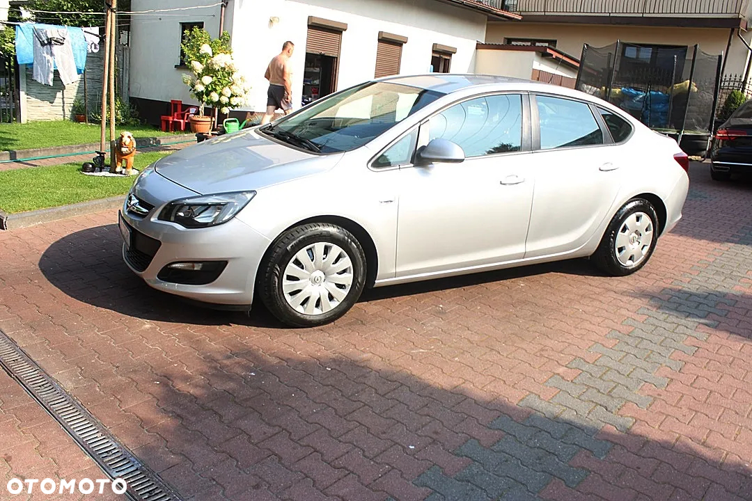 Opel Astra IV 1.6 Cosmo - 14