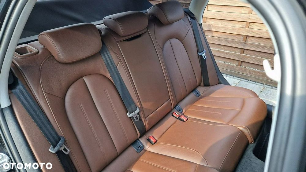 Audi A6 Avant 2.0 TDI Ultra S tronic - 26