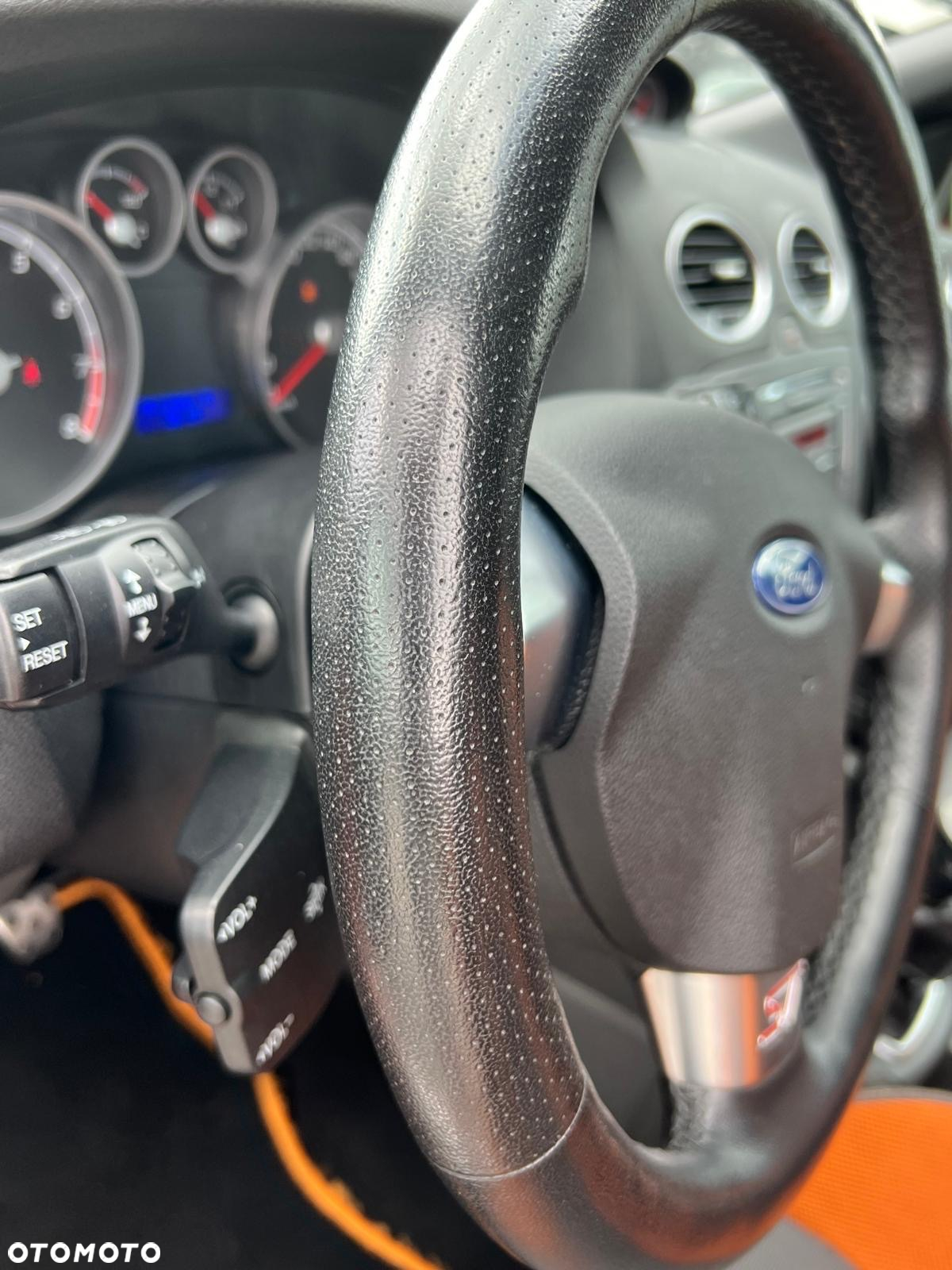 Ford Focus 2.5 ST - 14