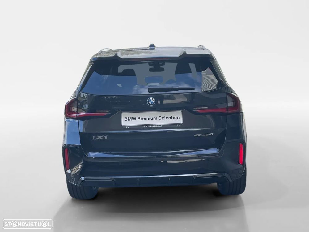 BMW iX1 eDrive20 Pack Desportivo M - 5