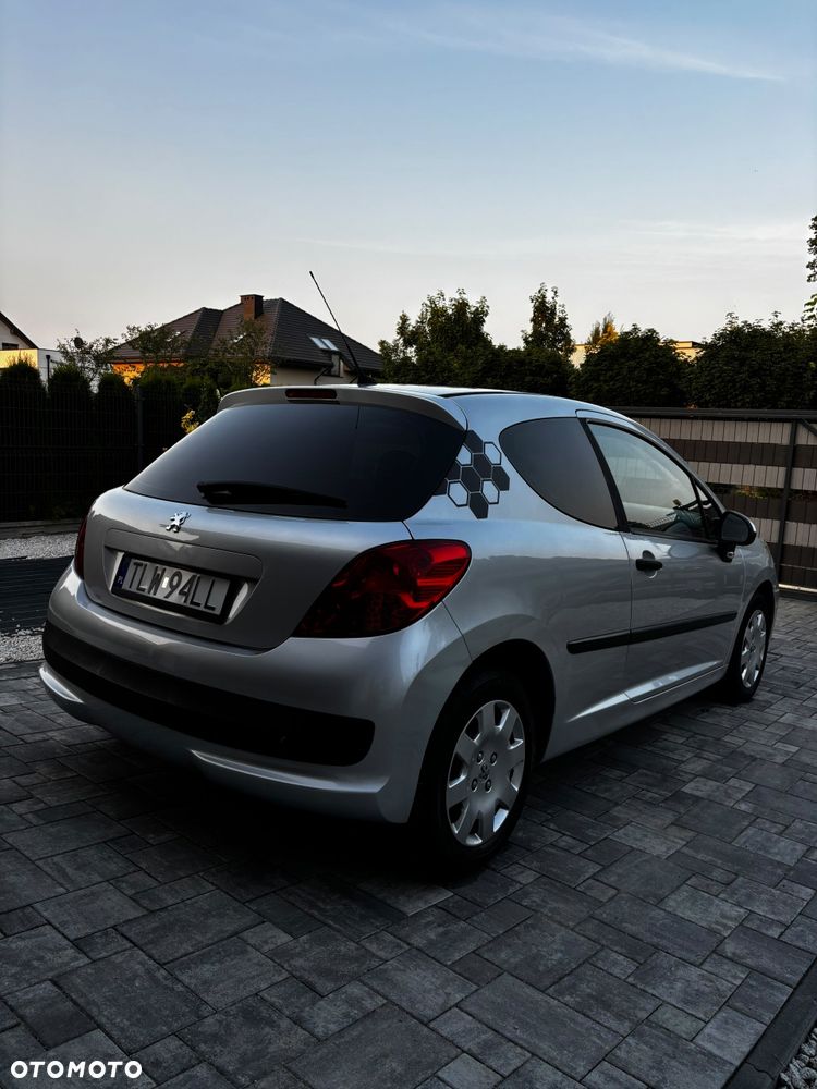 Peugeot 207 - 1