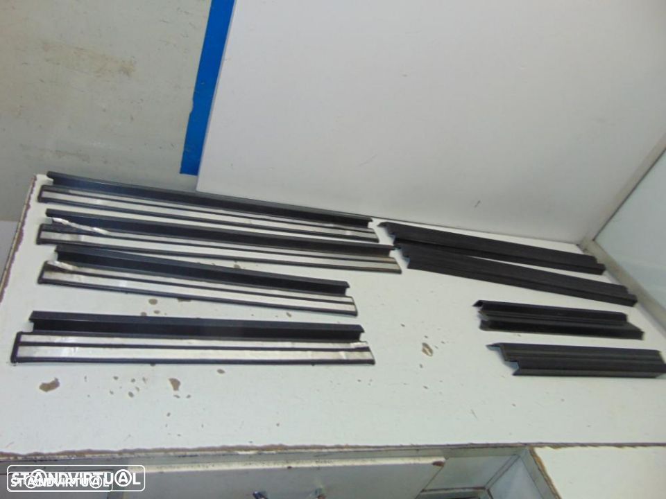 Mercedes W124 300D frisos chão - 1