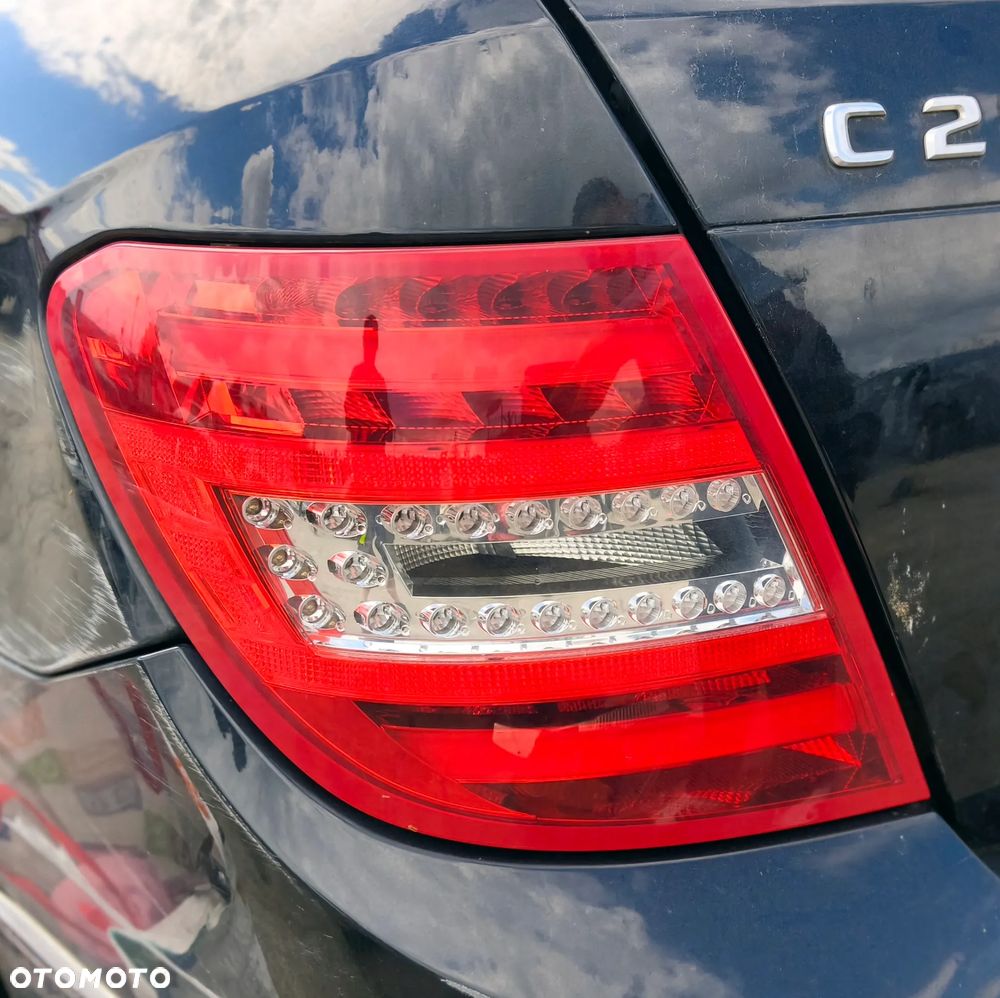MERCEDES C-KLASA W204 12r LAMPA LEWA TYLNA LEWY TYŁ - 1