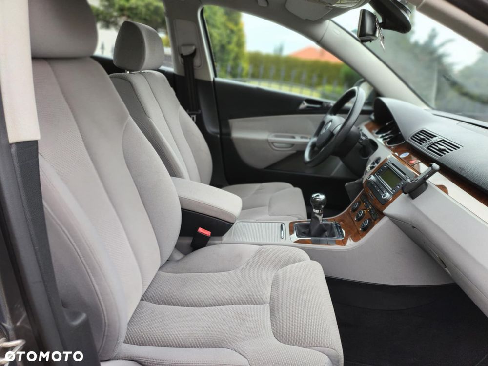 Volkswagen Passat - 9