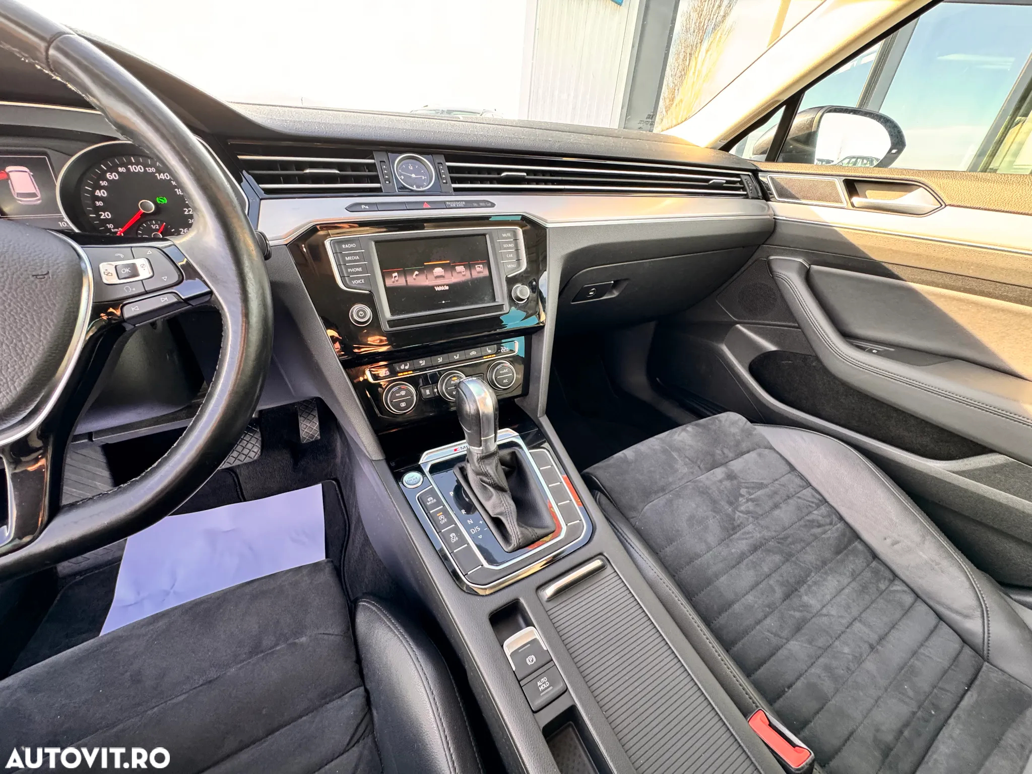 Volkswagen Passat Variant 2.0 TDI DSG 4Motion Highline - 40
