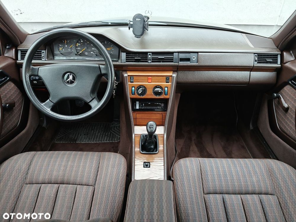 Mercedes-Benz W124 (1984-1993) - 16
