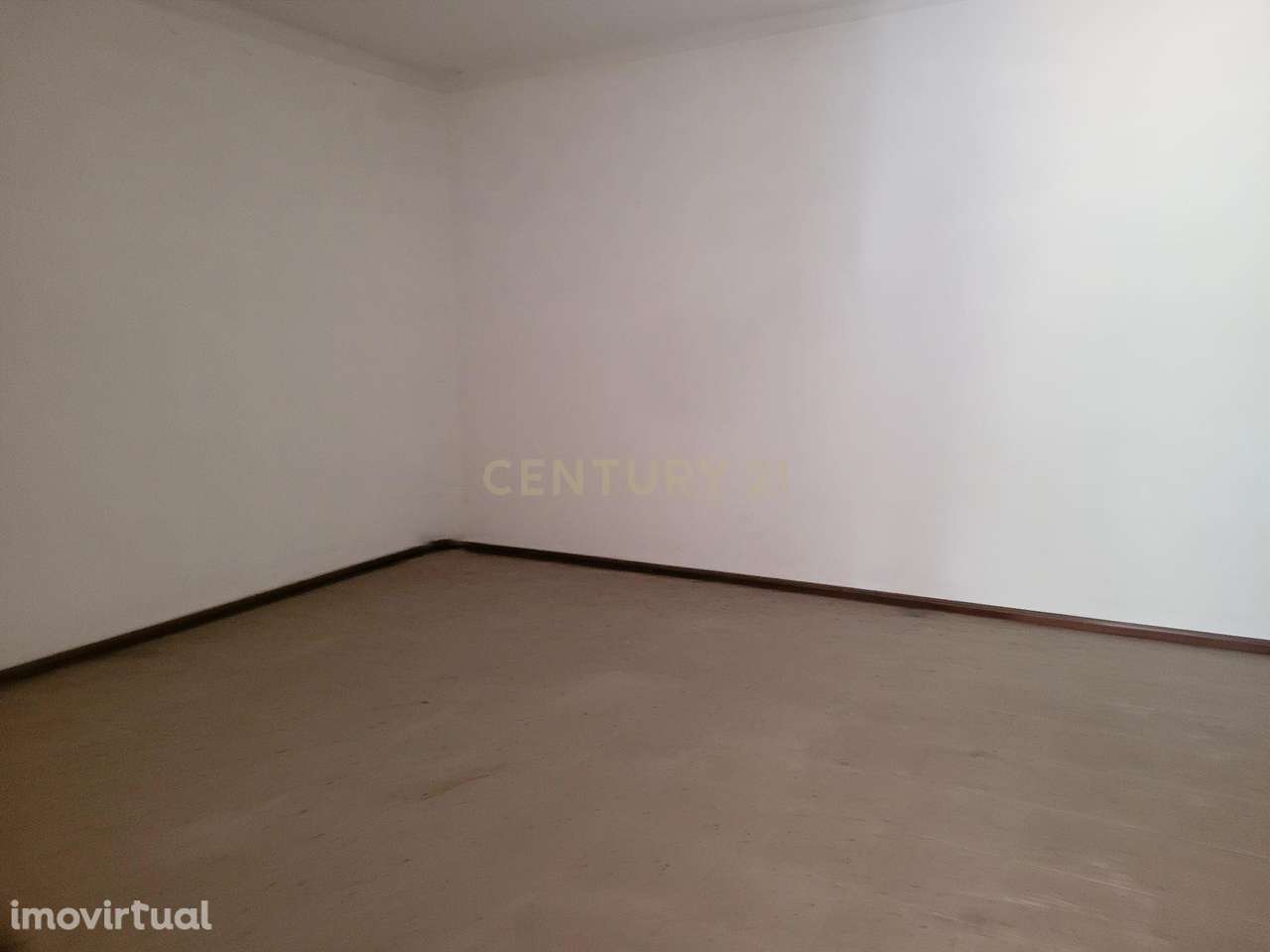 Armazém Industrial para Venda em Coz, Alcobaça com 2.300m² - Grande imagem: 5/29