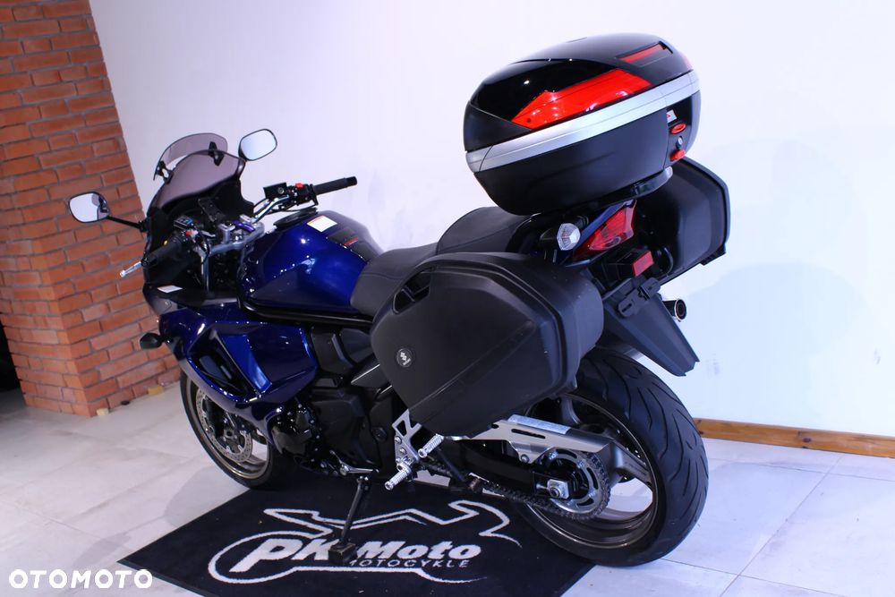 Suzuki GSX - 6