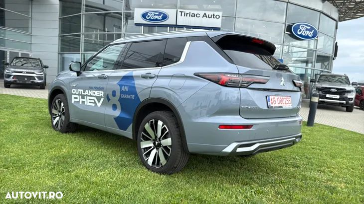 Mitsubishi Outlander 2.4 4WD Plug-In Hybrid Top - 3