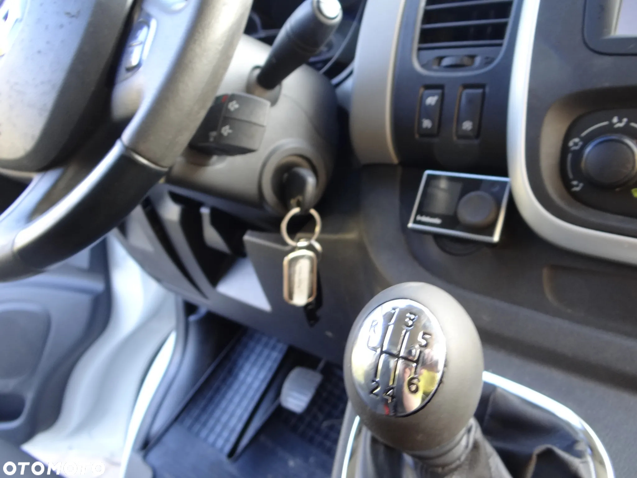Renault Trafic III 1,6 dci - 9