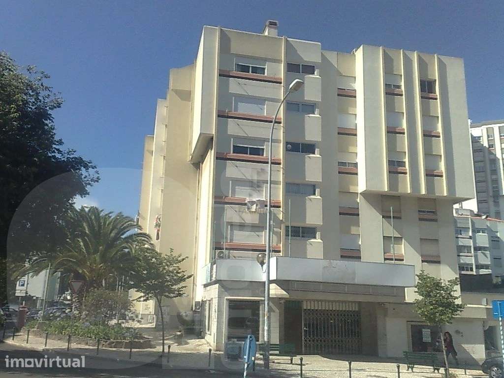 Espaço comercial e/ou Loja em Edifício Tropical Linda-a-Velha, Oeiras - Grande imagem: 2/2