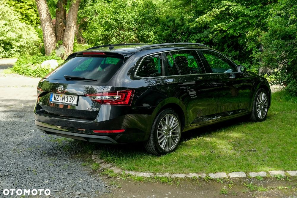 Skoda Superb 2.0 TDI DSG Premium Edition - 8