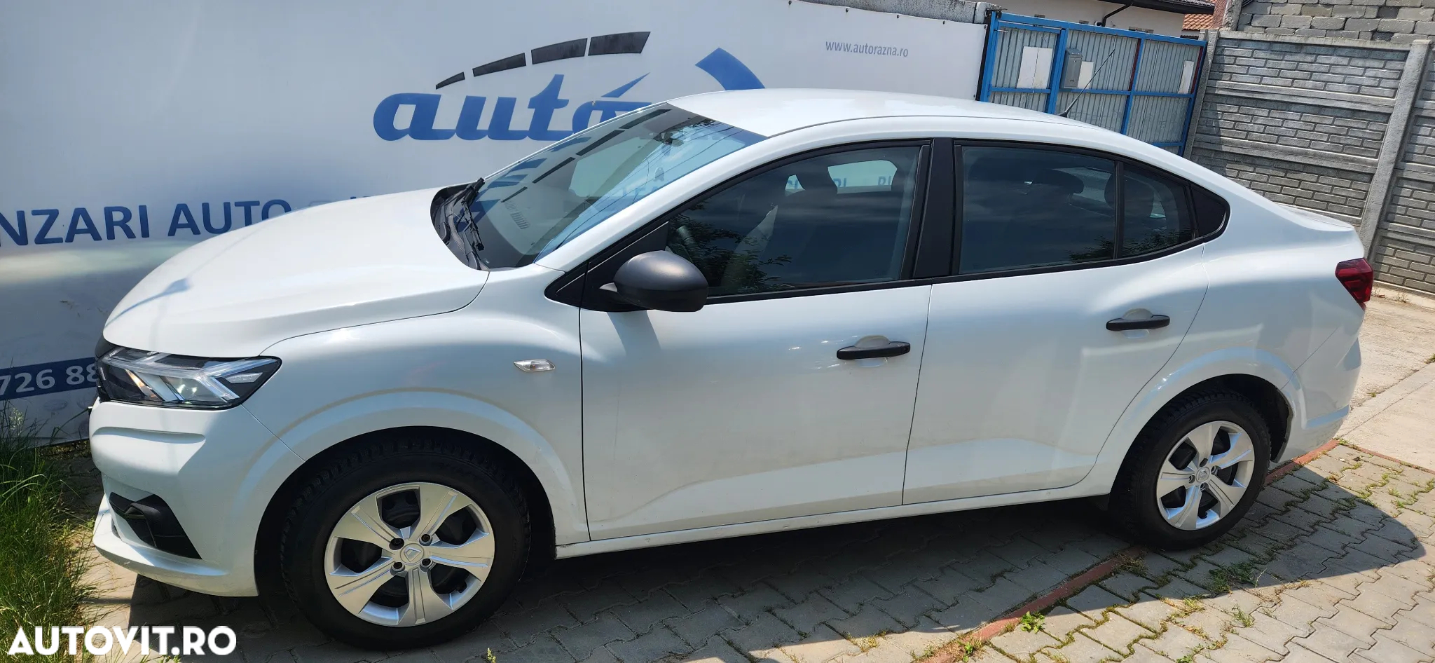 Dacia Logan TCe 90 Essential - 8