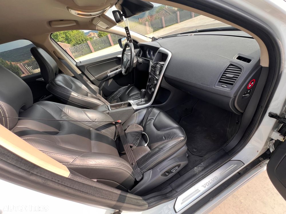 Volvo XC 60 2.4D AWD Aut. RDesign - 6