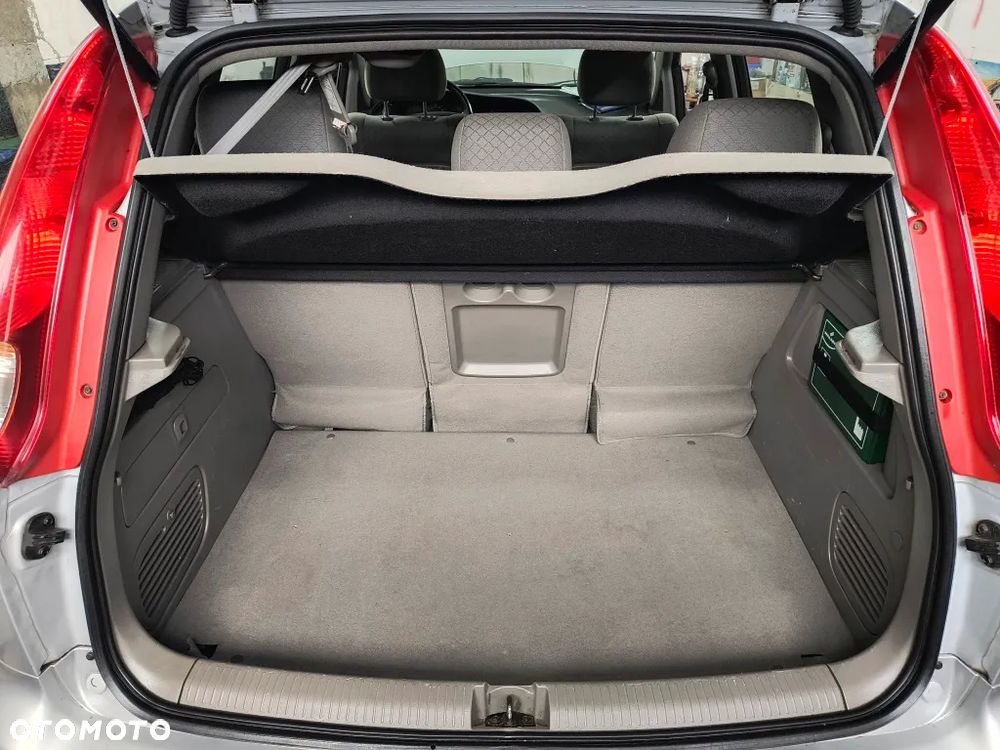 Chevrolet Rezzo 1.6 16V SX / Elite - 19