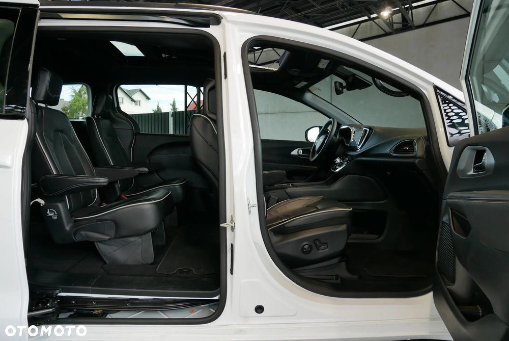 Chrysler Pacifica - 9