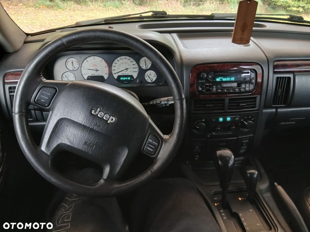 Jeep Grand Cherokee - 13