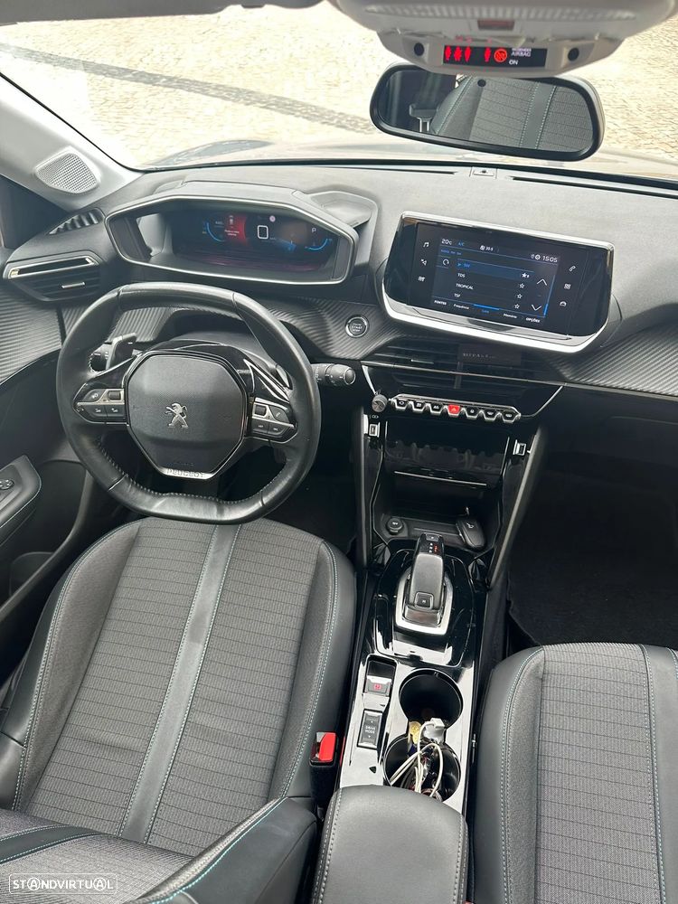 Peugeot 208 1.2 PureTech Allure EAT8 - 5