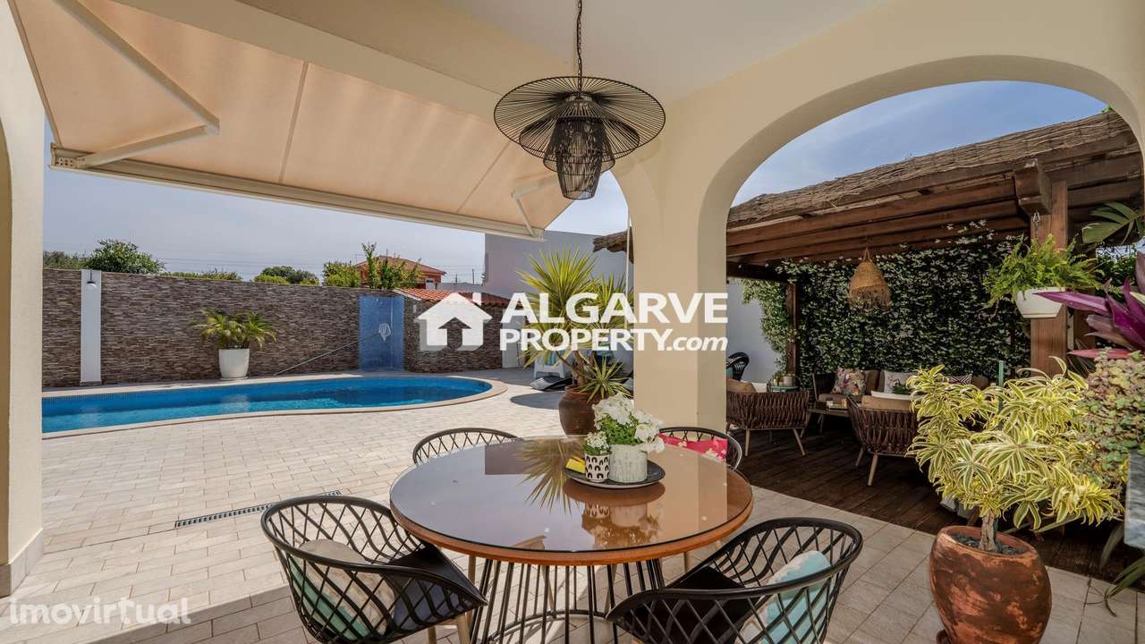 Moradia Isolada com Piscinas e Jardim nos arredores de Vilamoura, Alga - Grande imagem: 5/60