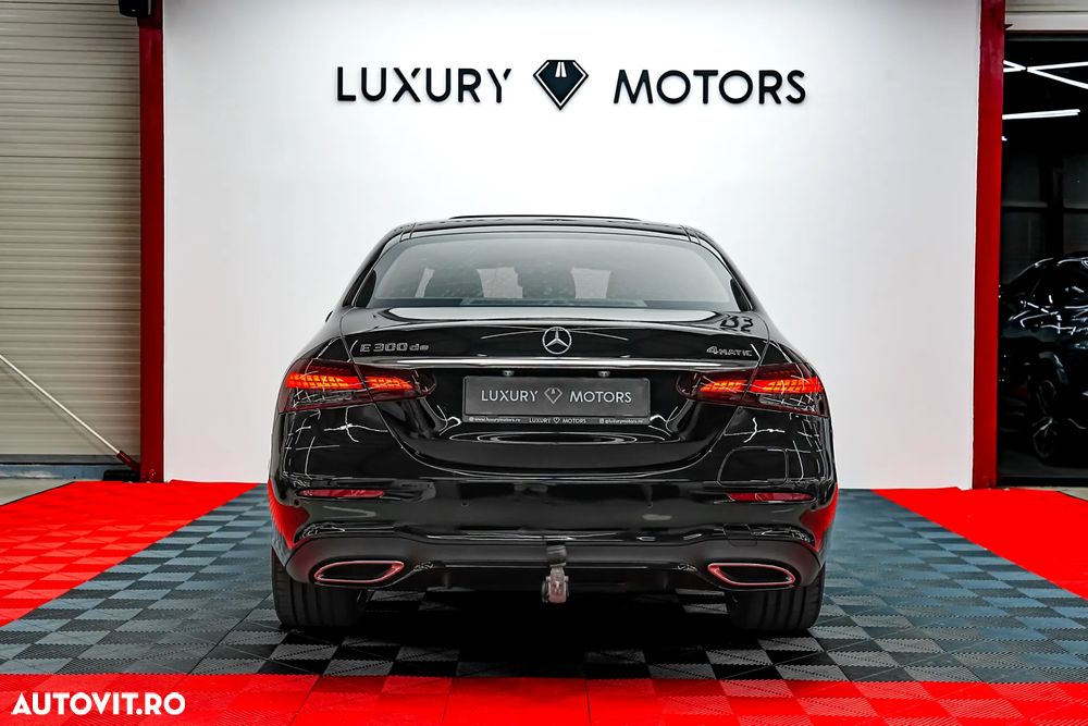Mercedes-Benz E 300 de 4Matic 9G-TRONIC AMG Line - 9