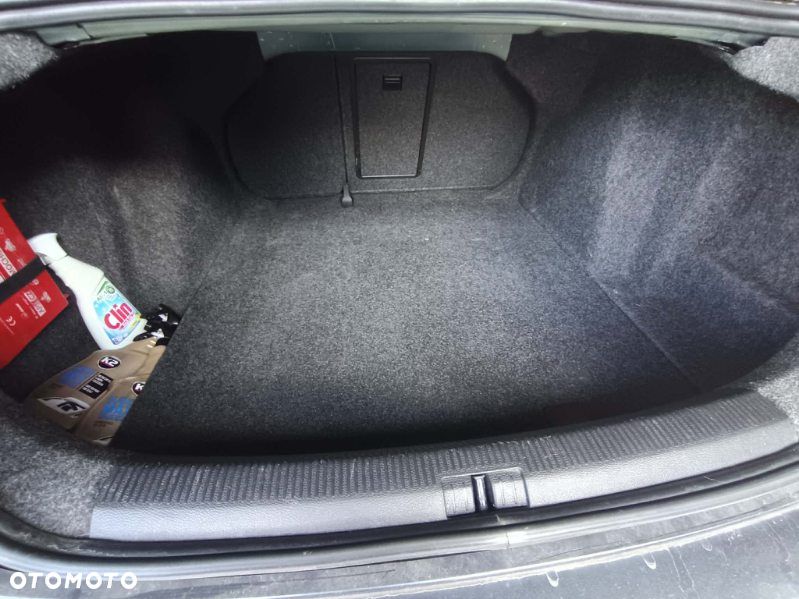 Volkswagen Jetta - 4