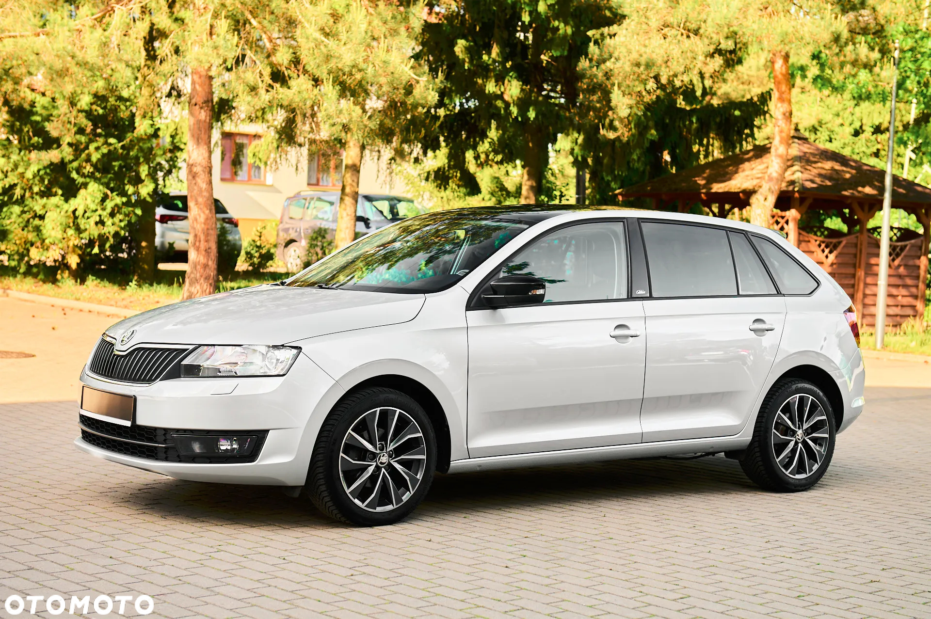 Skoda RAPID Spaceback 1.2 TSI (Green tec) Cool Edition Red & Grey - 9