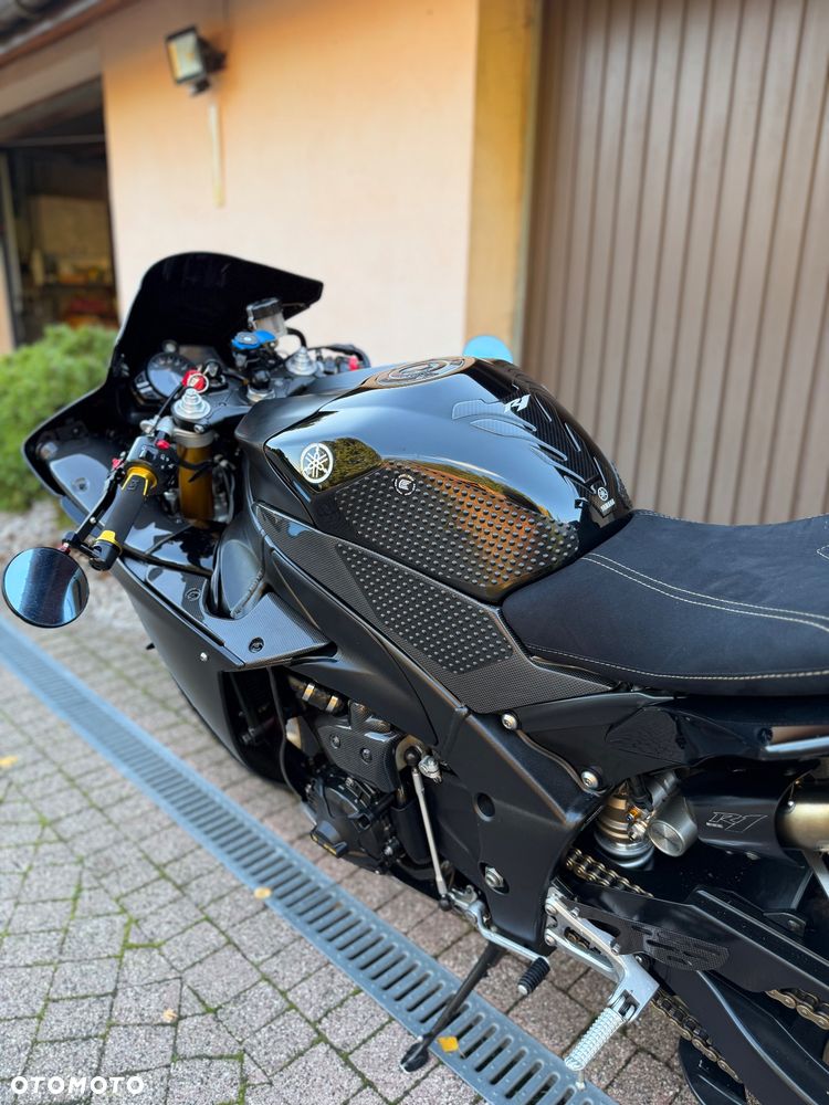 Yamaha R1 - 34