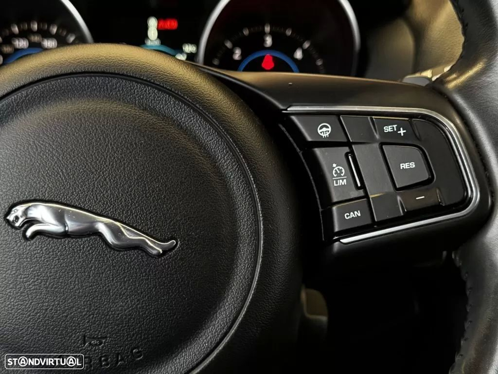 Jaguar F-Pace - 25