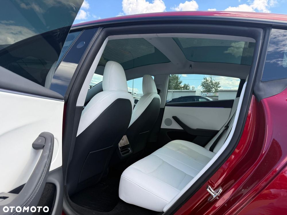 Tesla Model 3 - 12