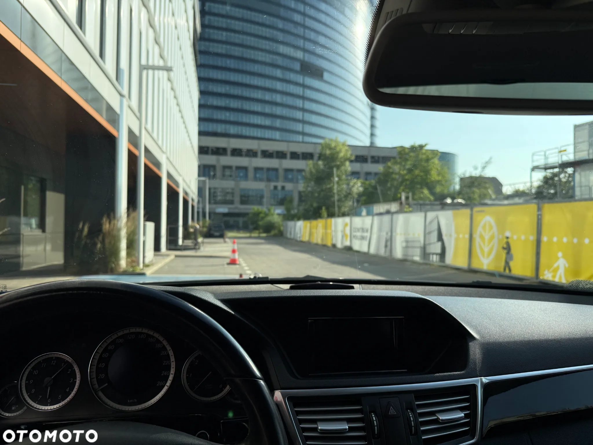 Mercedes-Benz Klasa E 200 CGI BlueEFFICIENCY Automatik Avantgarde - 23
