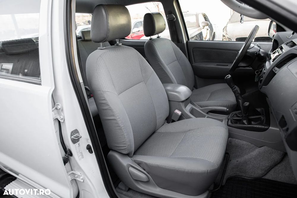 Toyota Hilux 4x4 Double Cab Life - 6