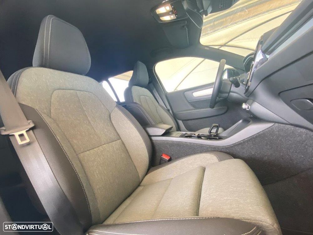 Volvo XC 40 2.0 B3 Plus Dark - 14