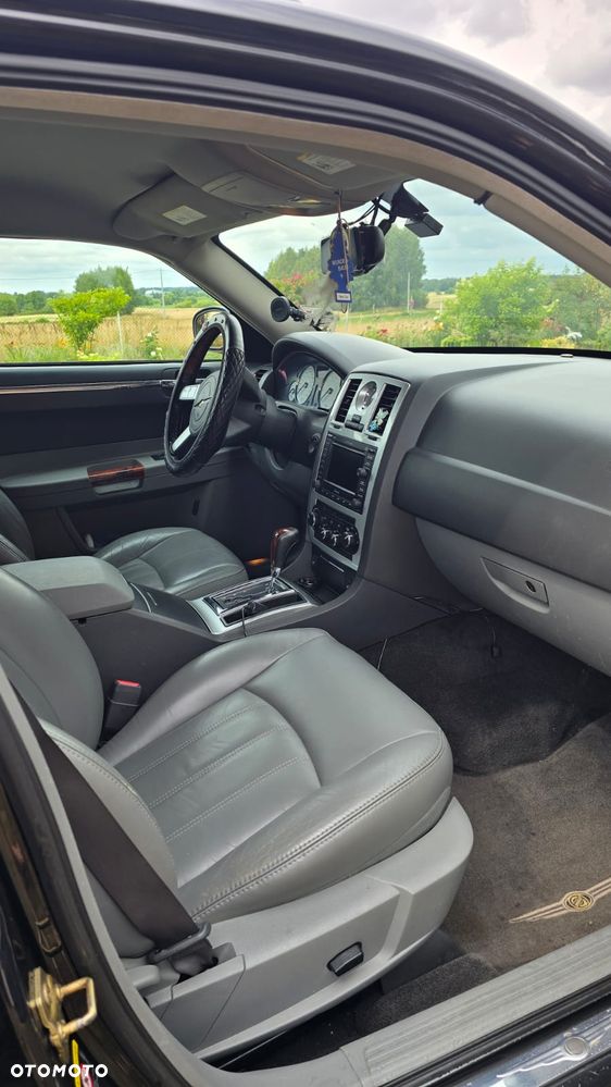 Chrysler 300C 5.7 V8 Hemi AWD - 9