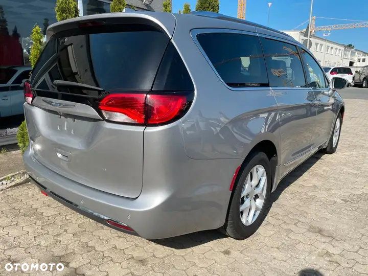 Chrysler Pacifica - 6