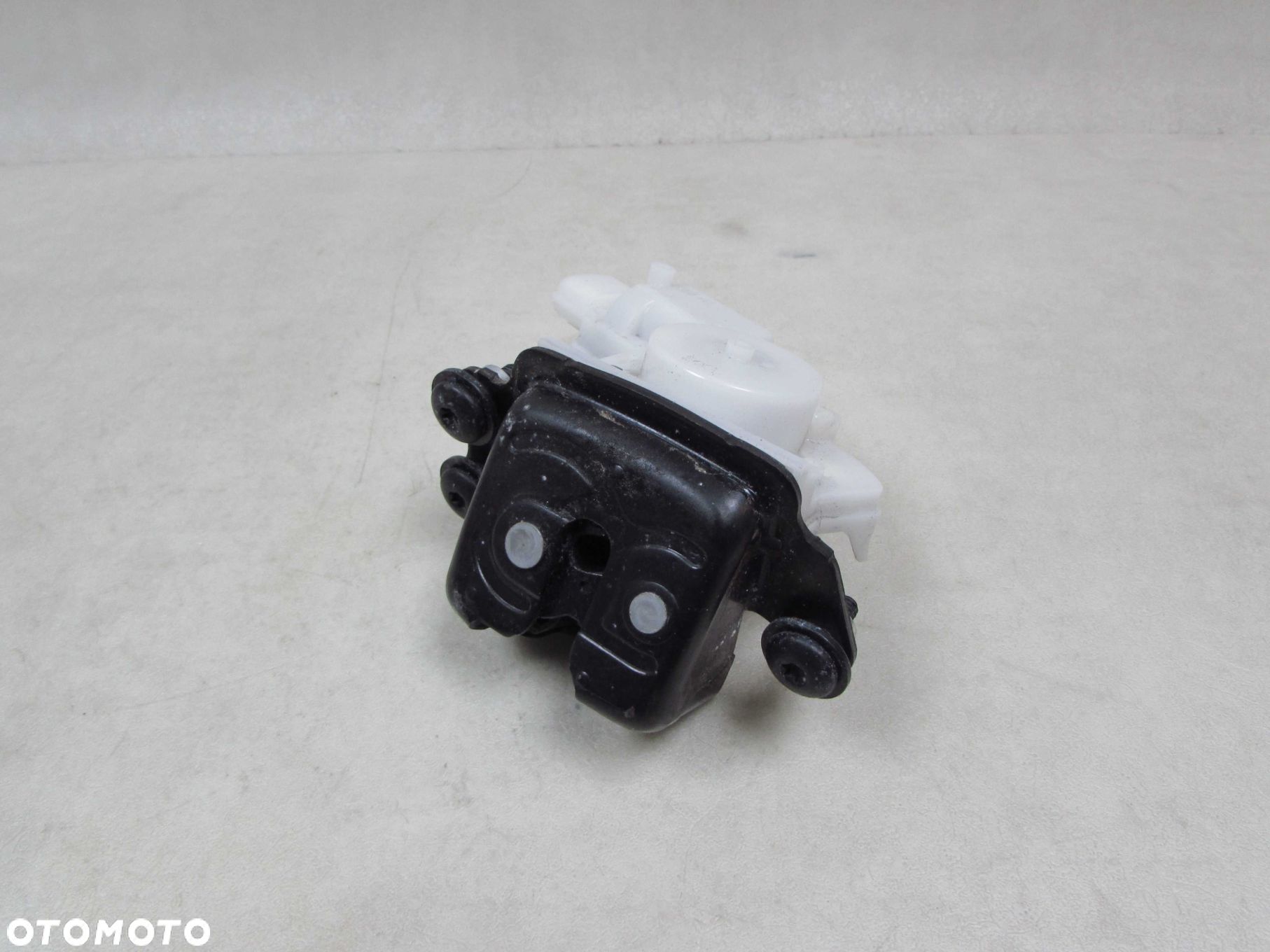 TOYOTA COROLLA E21 XII KOMBI ZAMEK KLAPY BAGAZNIKA TYL 19-23 - 1