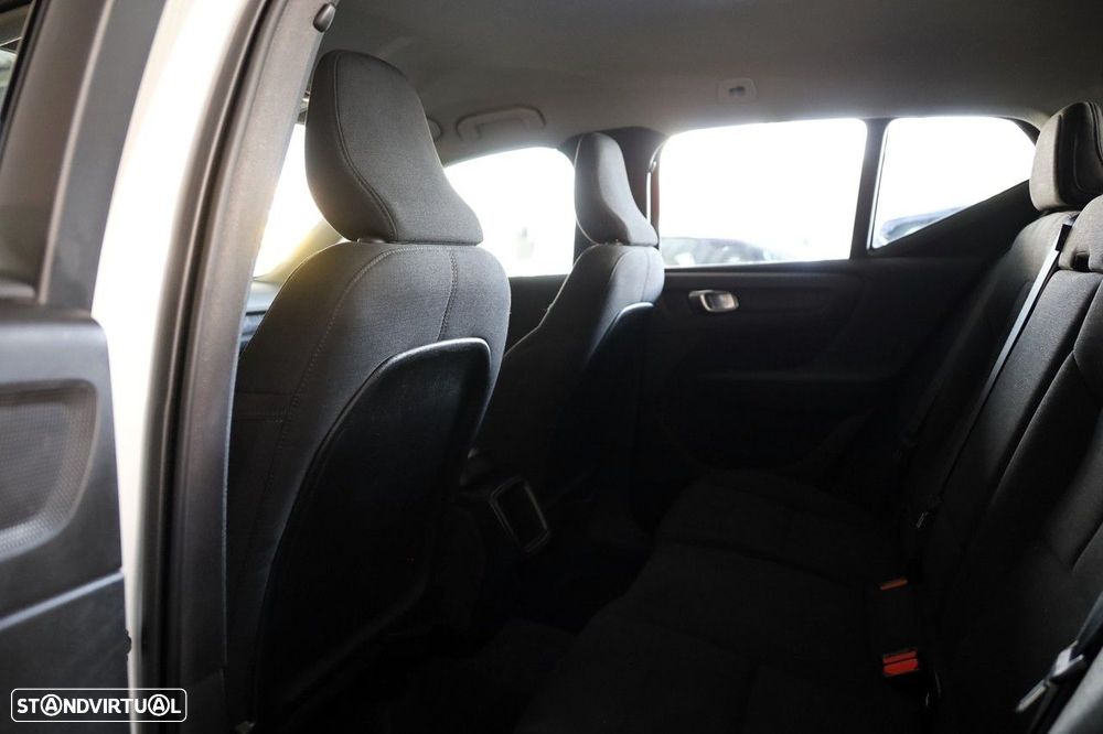 Volvo XC 40 1.5 T2 Momentum Core Geartronic - 10