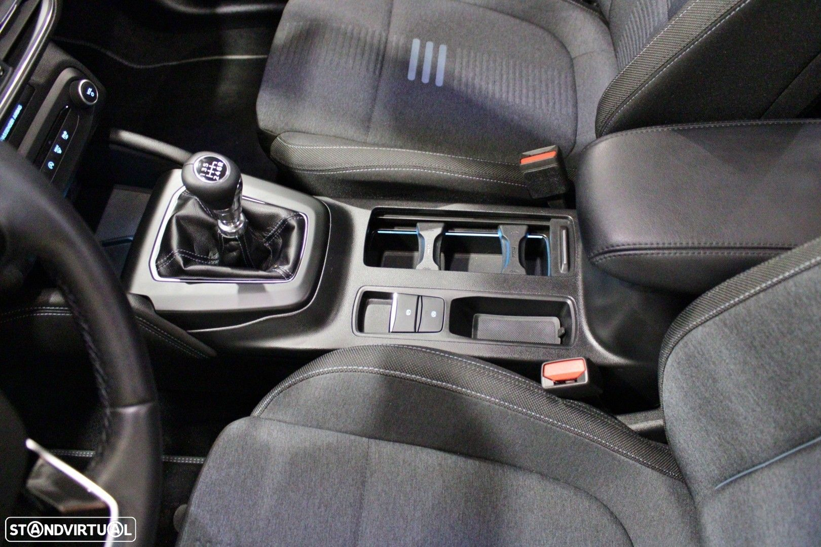 Ford Focus 1.0 EcoBoost MHEV Active X - 24