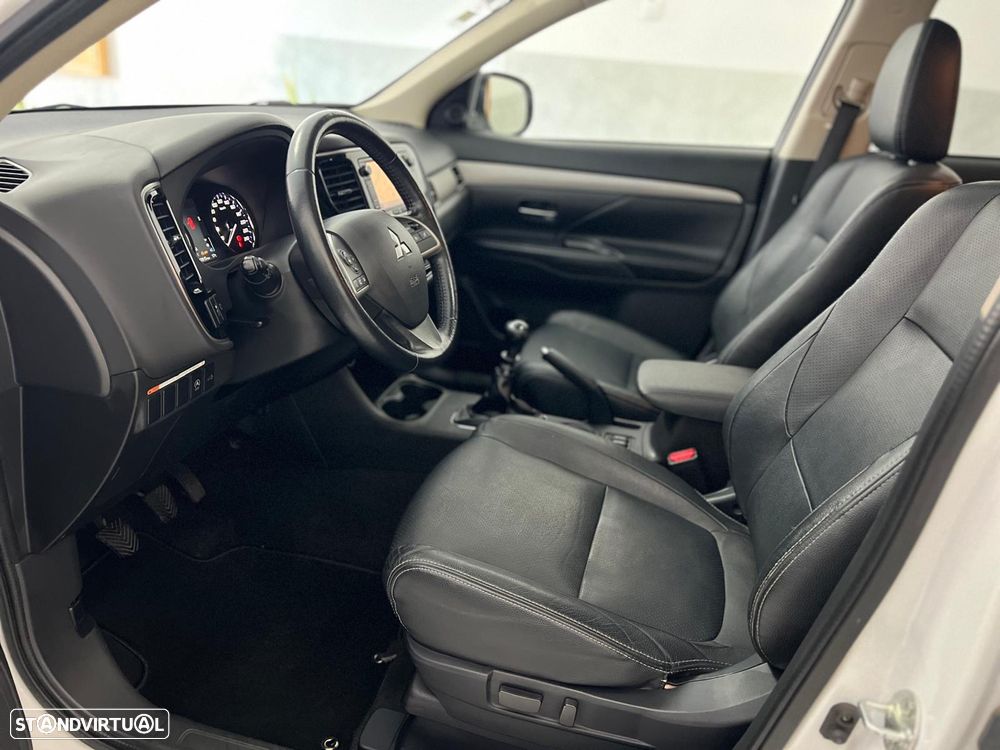 Mitsubishi Outlander 2.2 DI-D Instyle Navi - 10