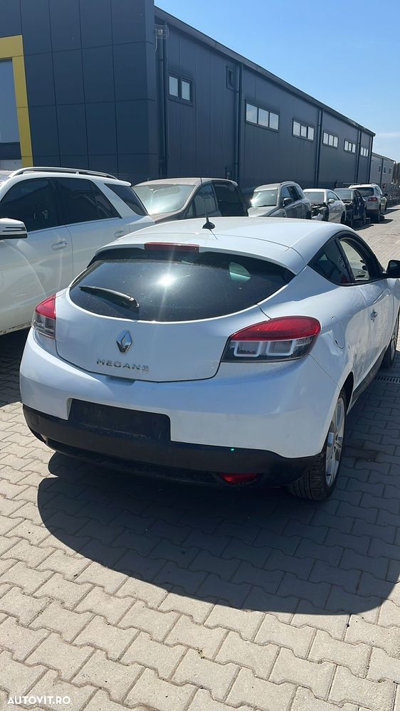 Dezmembram Renault Megane Coupe 1.9 diesel din 2010 - 3