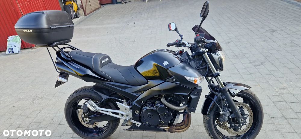 Suzuki GSR - 2