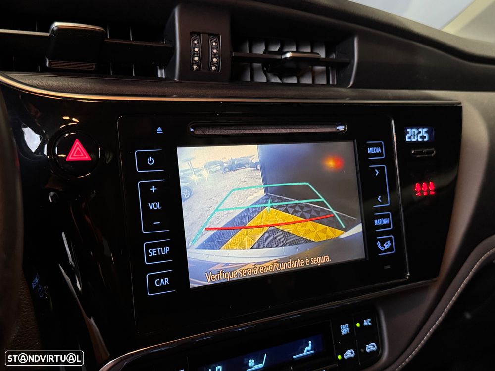 Toyota Auris Touring Sports 1.8 HSD Exclusive - 18