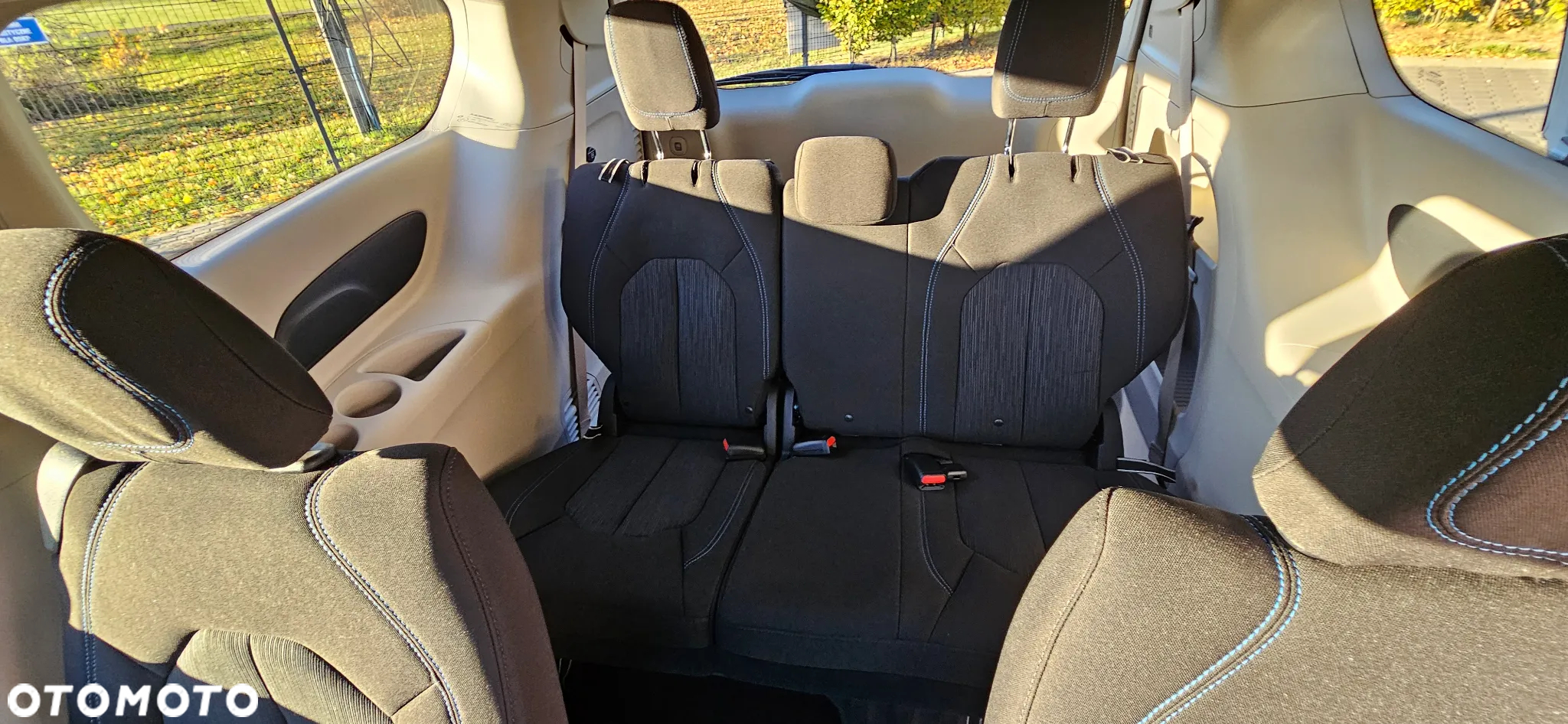 Chrysler Pacifica - 11